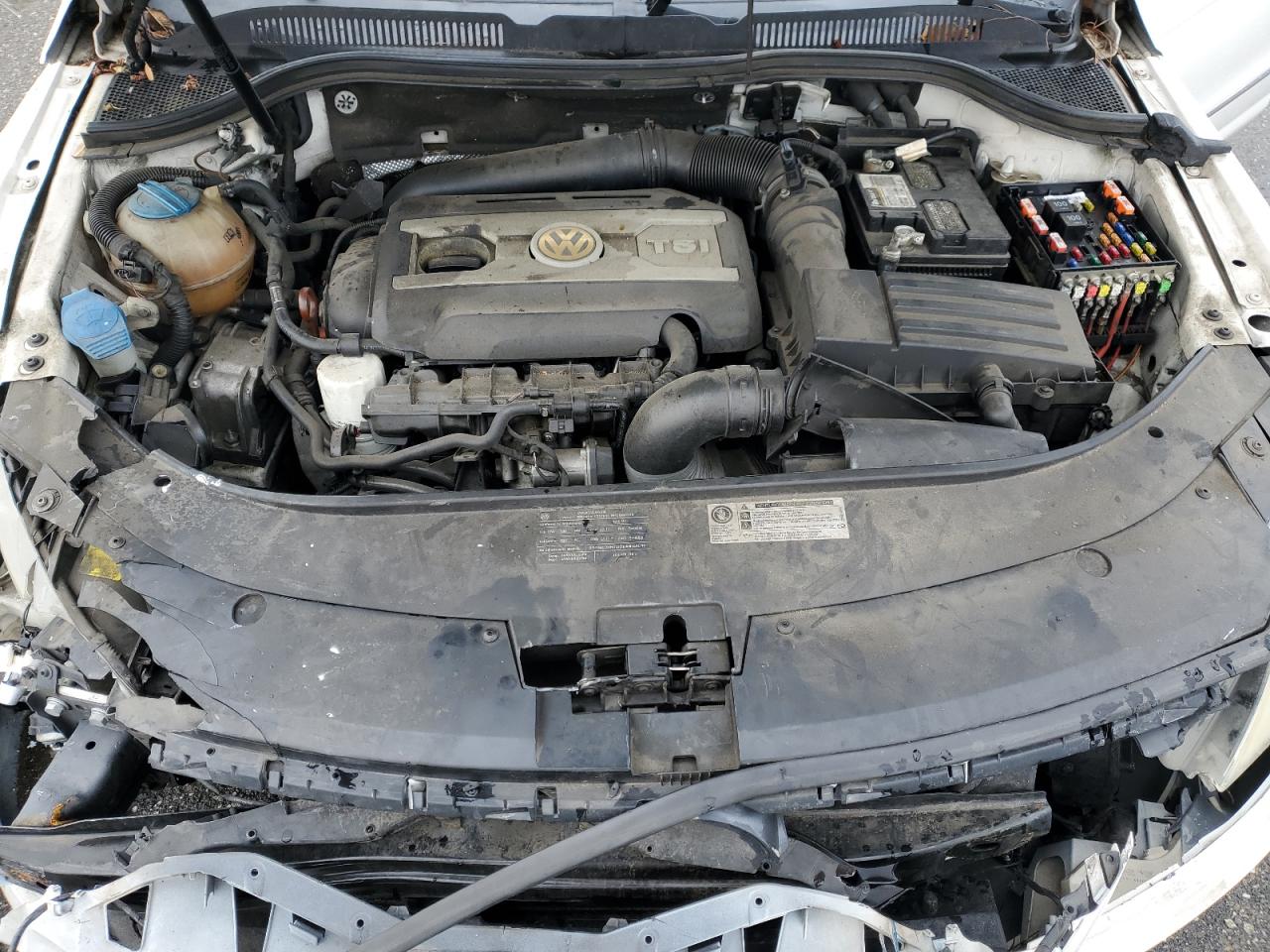 2010 Volkswagen Passat CC - Image 13