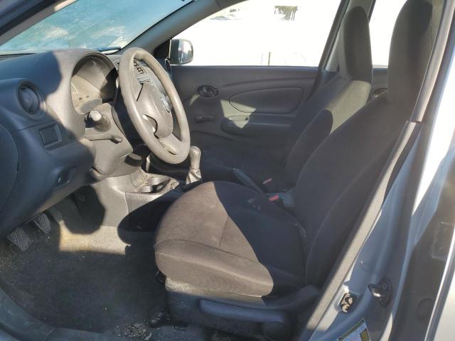 Седани NISSAN VERSA 2012 Сріблястий