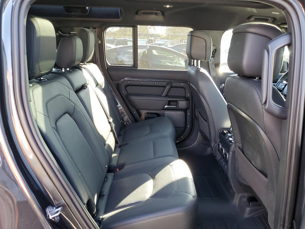 2023 Land Rover Defender - Image 11