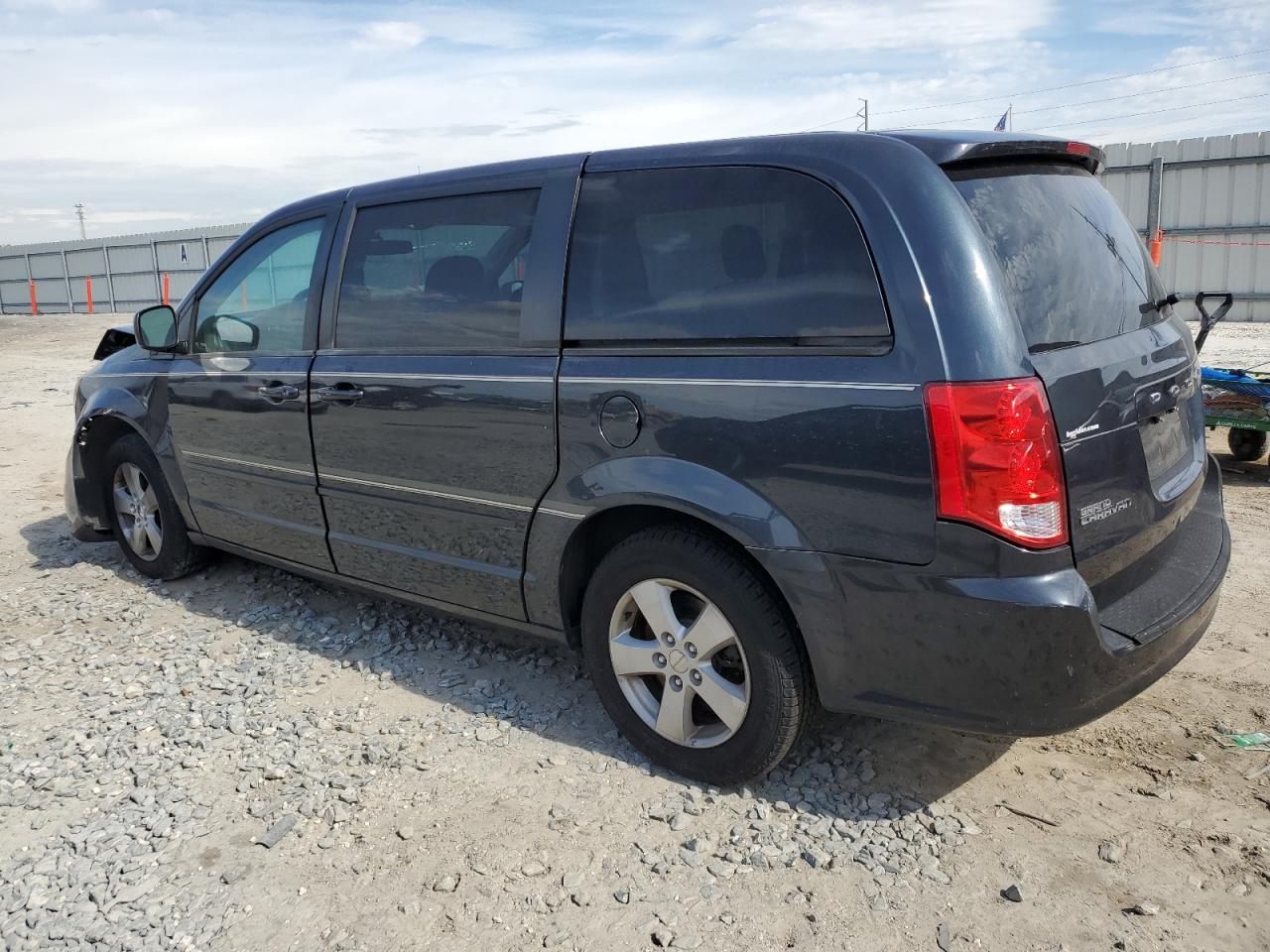 2013 Dodge Caravan - Image 2