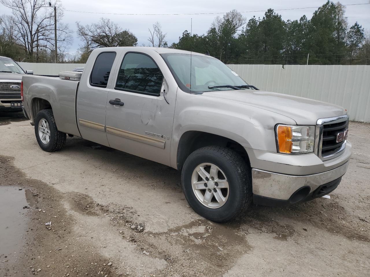 2007 GMC Sierra - Image 4
