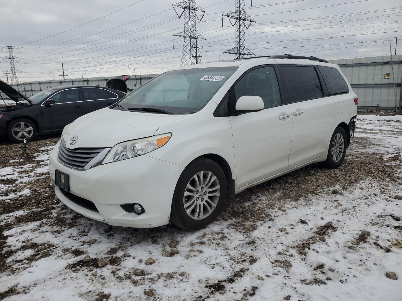 2015 Toyota Sienna - Image 1