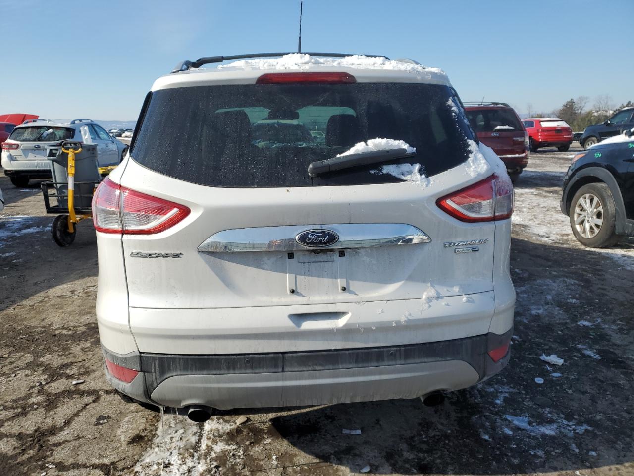 VIN: 1FMCU9J90GUC16996 2016 FORD ESCAPE