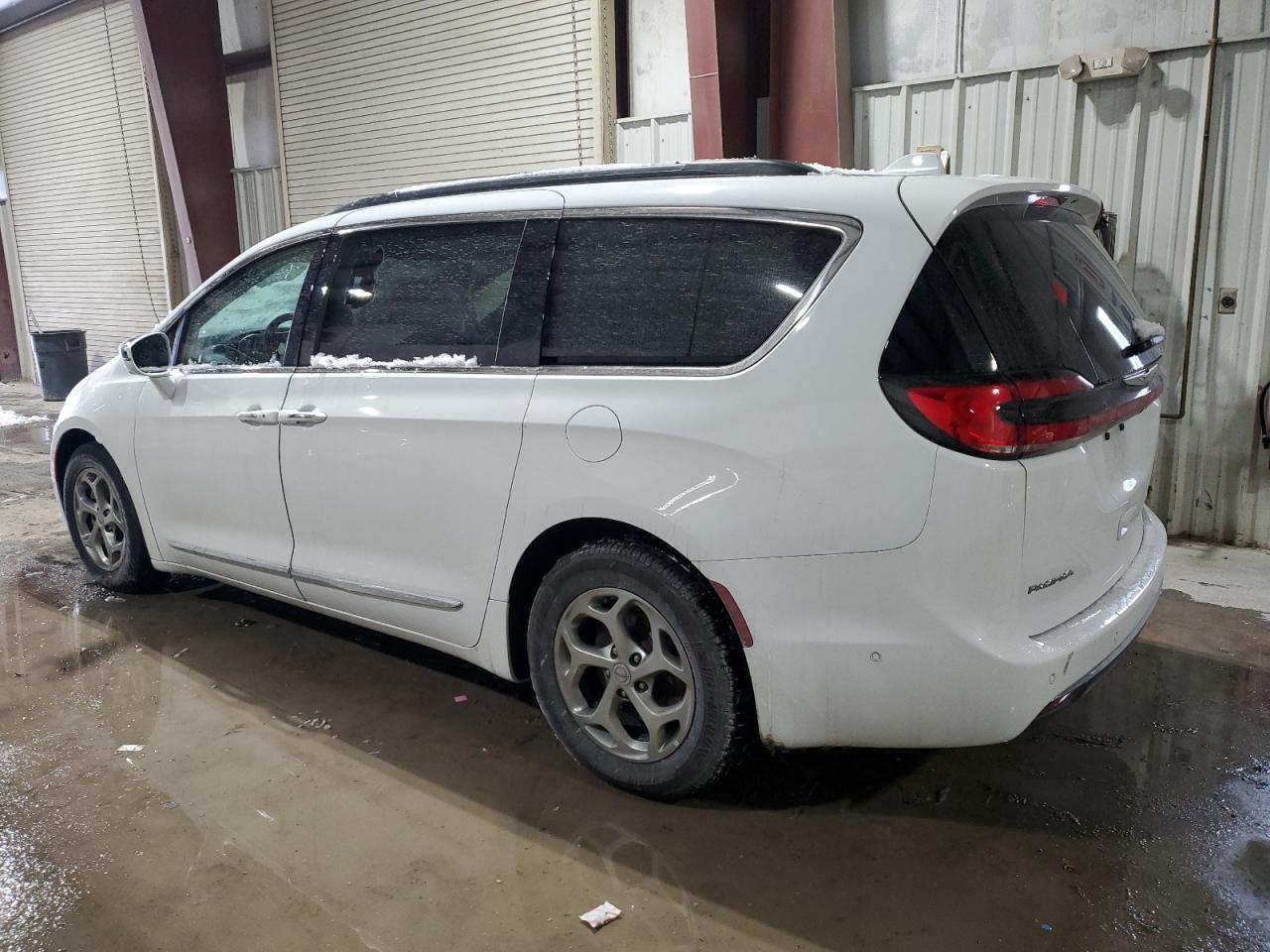 2022 Chrysler Pacifica - Image 2
