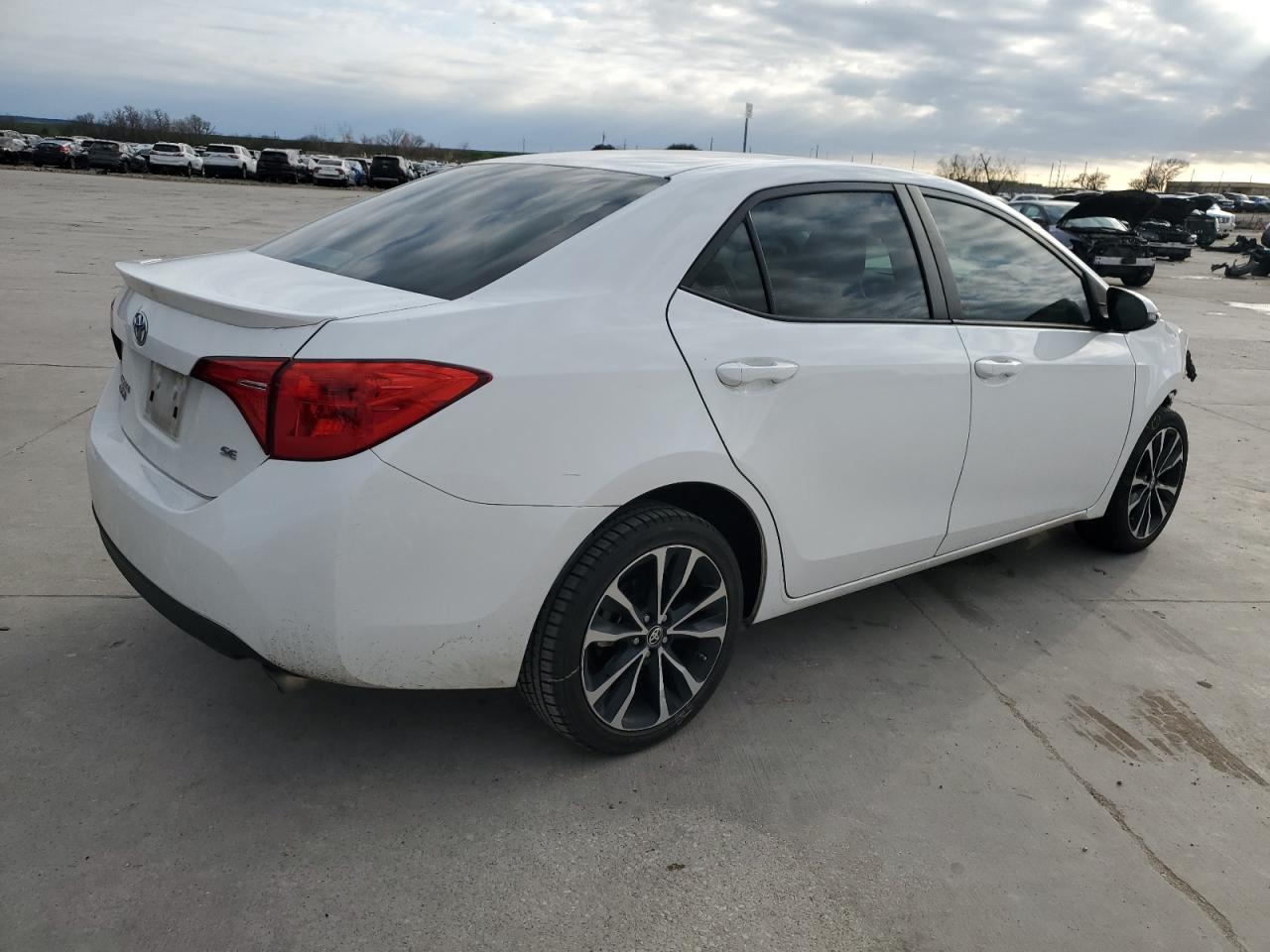 VIN 5YFBURHE1HP652922 2017 TOYOTA COROLLA no.3