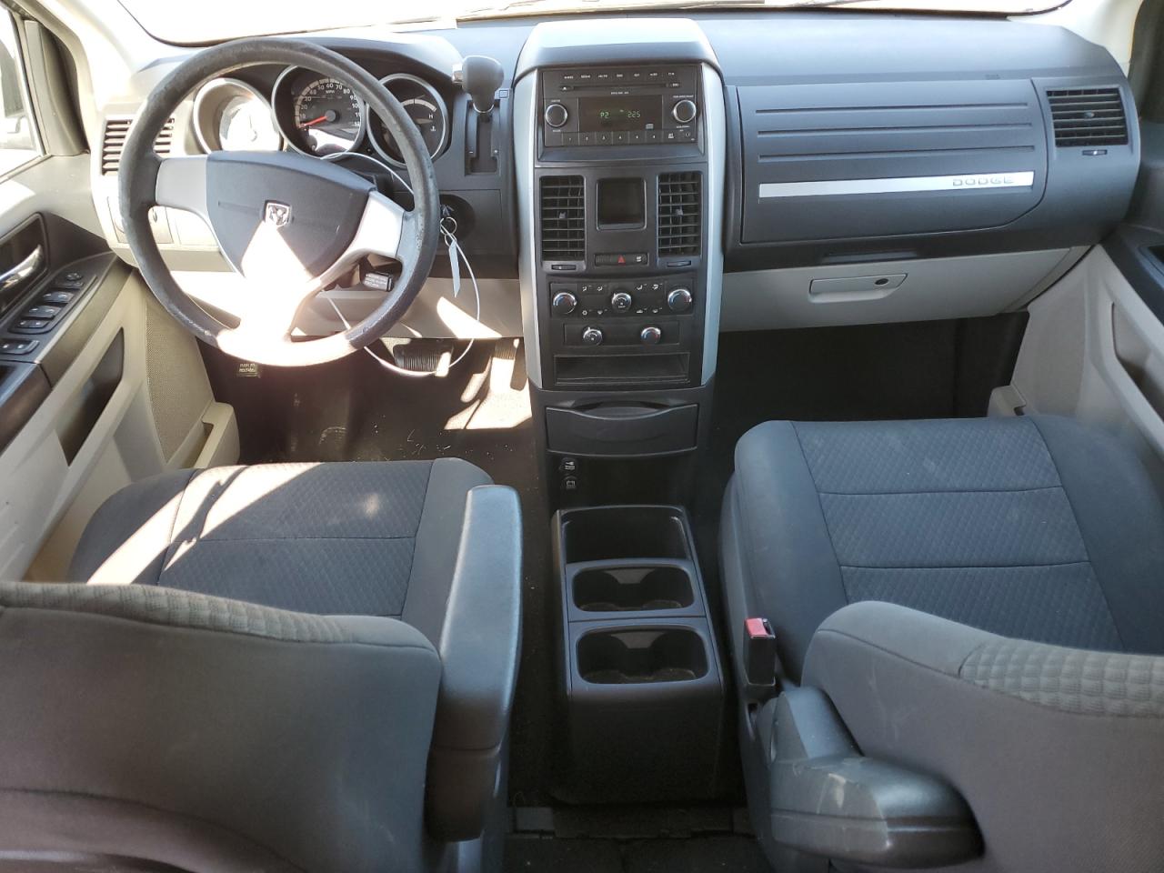 2010 Dodge Caravan - Image 8