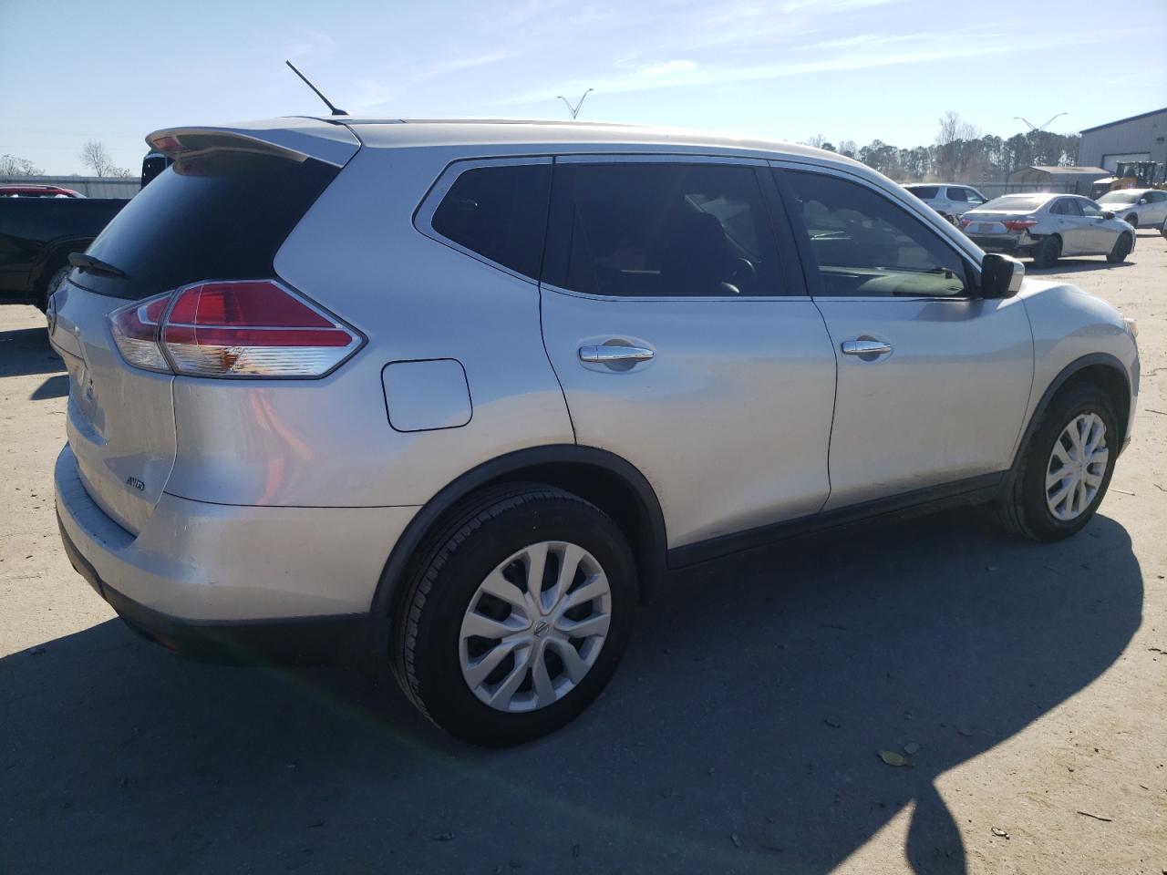 2015 Nissan Rogue - Image 3