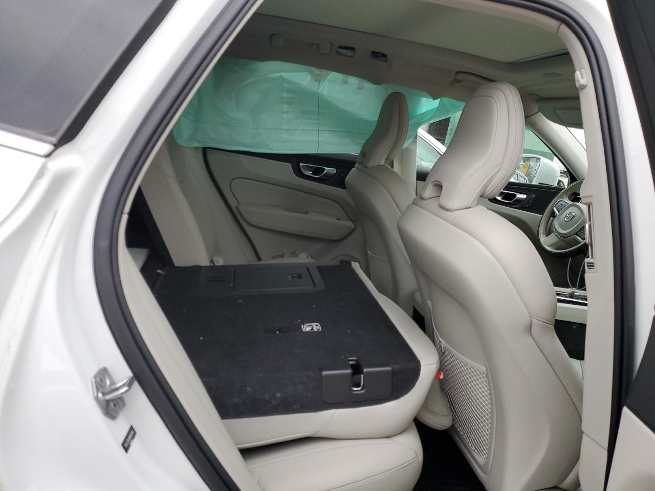 2022 Volvo XC60 - Image 10