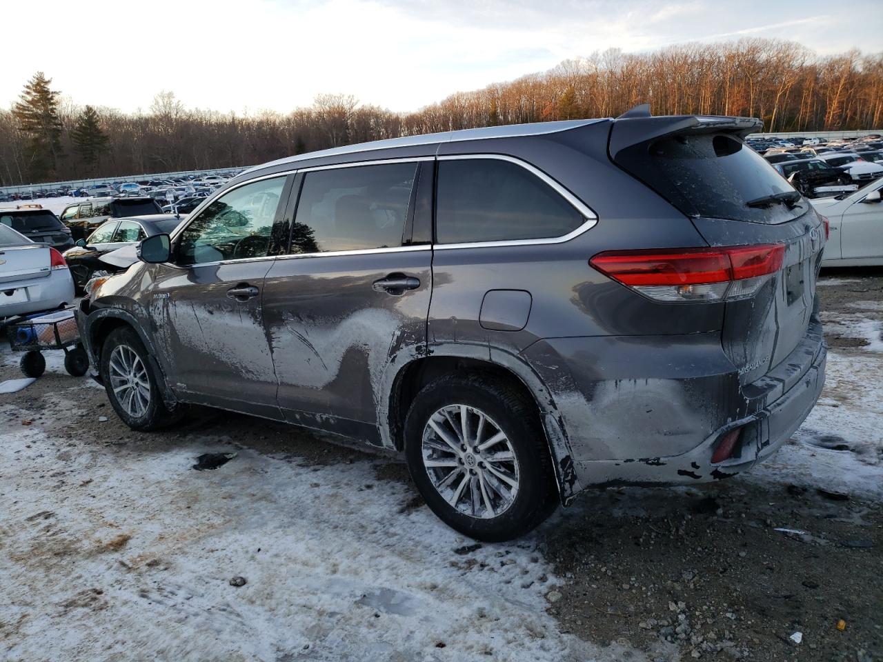 2019 Toyota Highlander - Image 2
