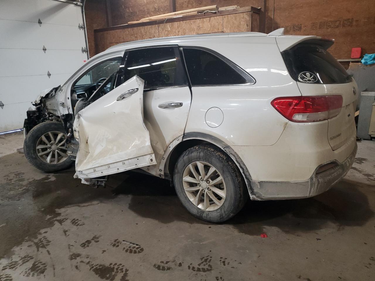 2016 Kia Sorento - Image 2