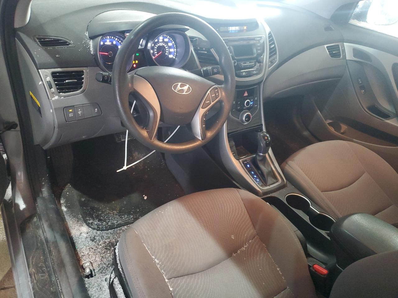 2015 Hyundai Elantra - Image 8