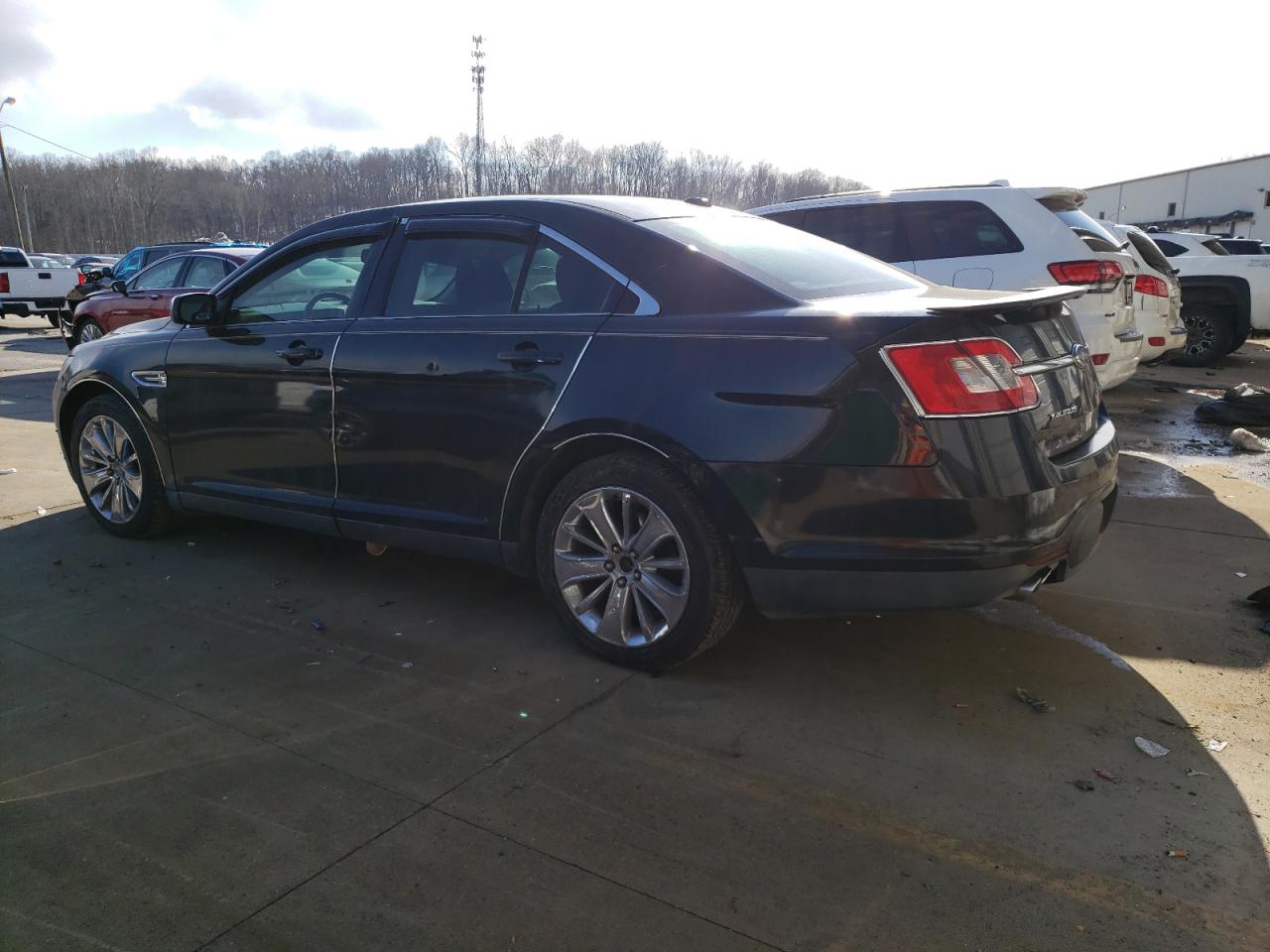 2010 Ford Taurus - Image 2