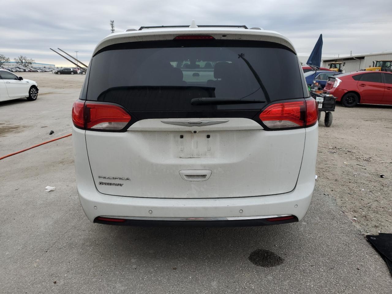 2017 Chrysler Pacifica - Image 6