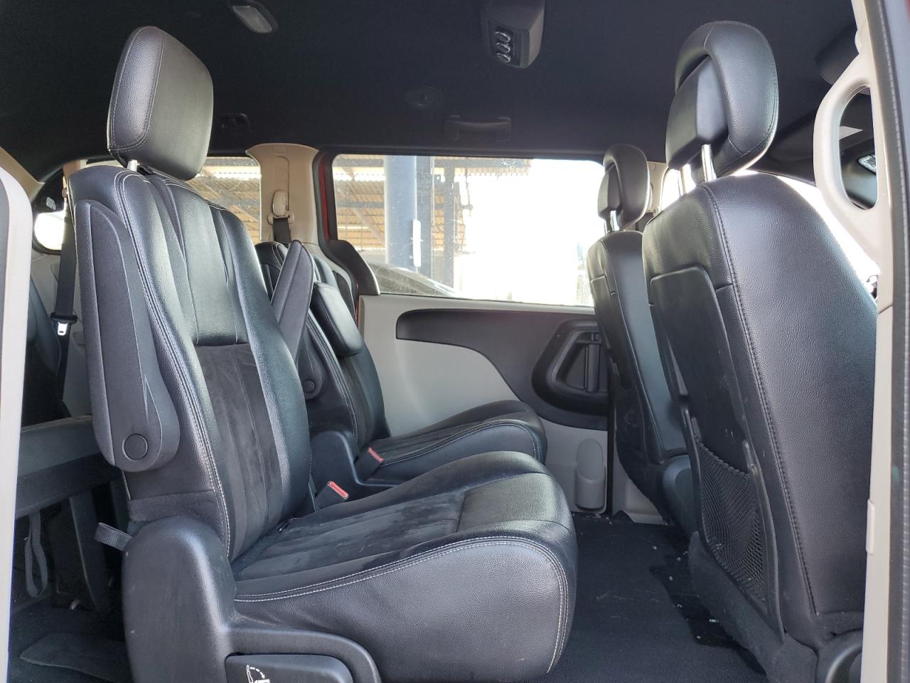 2019 Dodge Caravan - Image 11