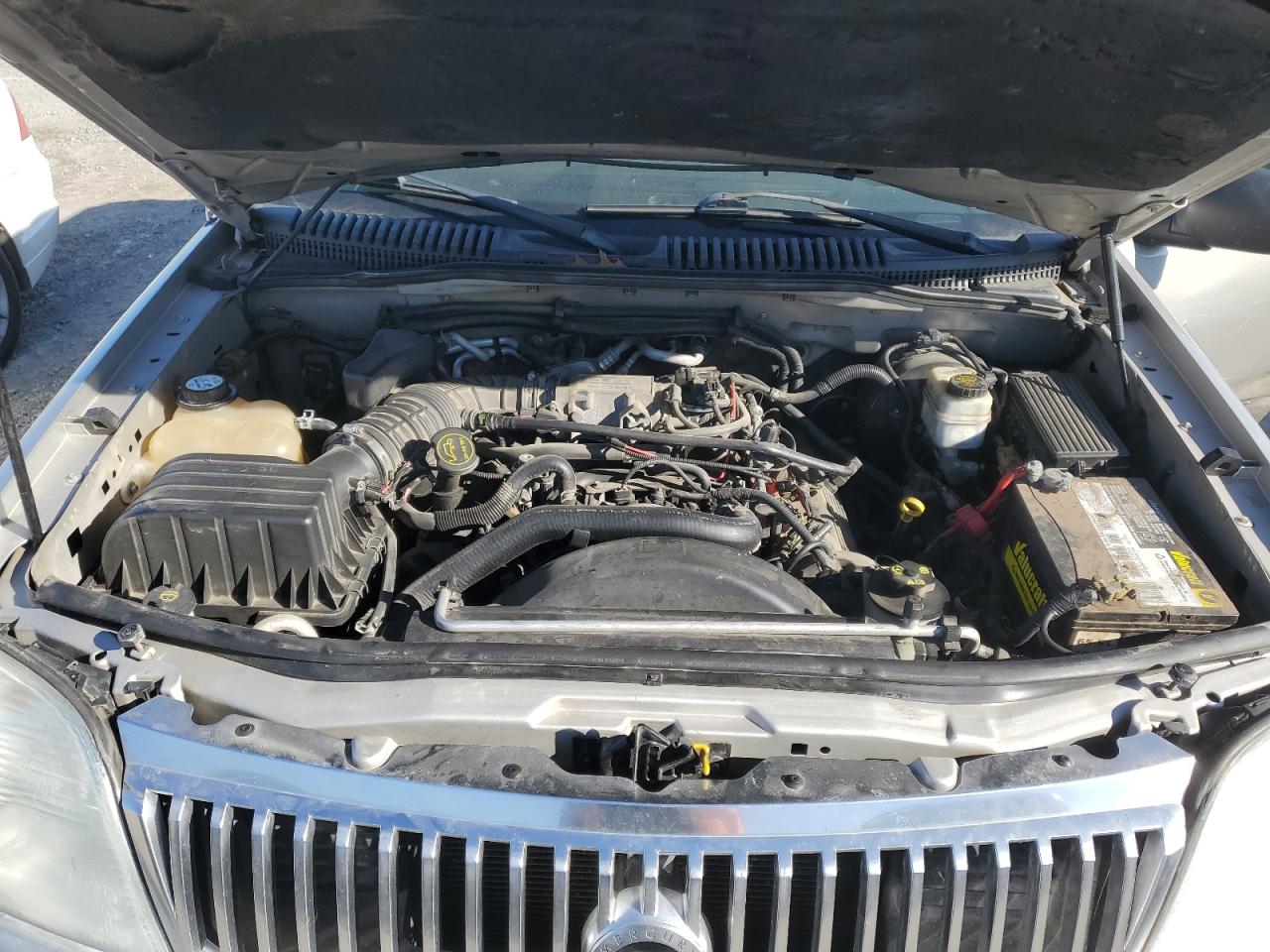 2005 Mercury Mountaineer - Image 12