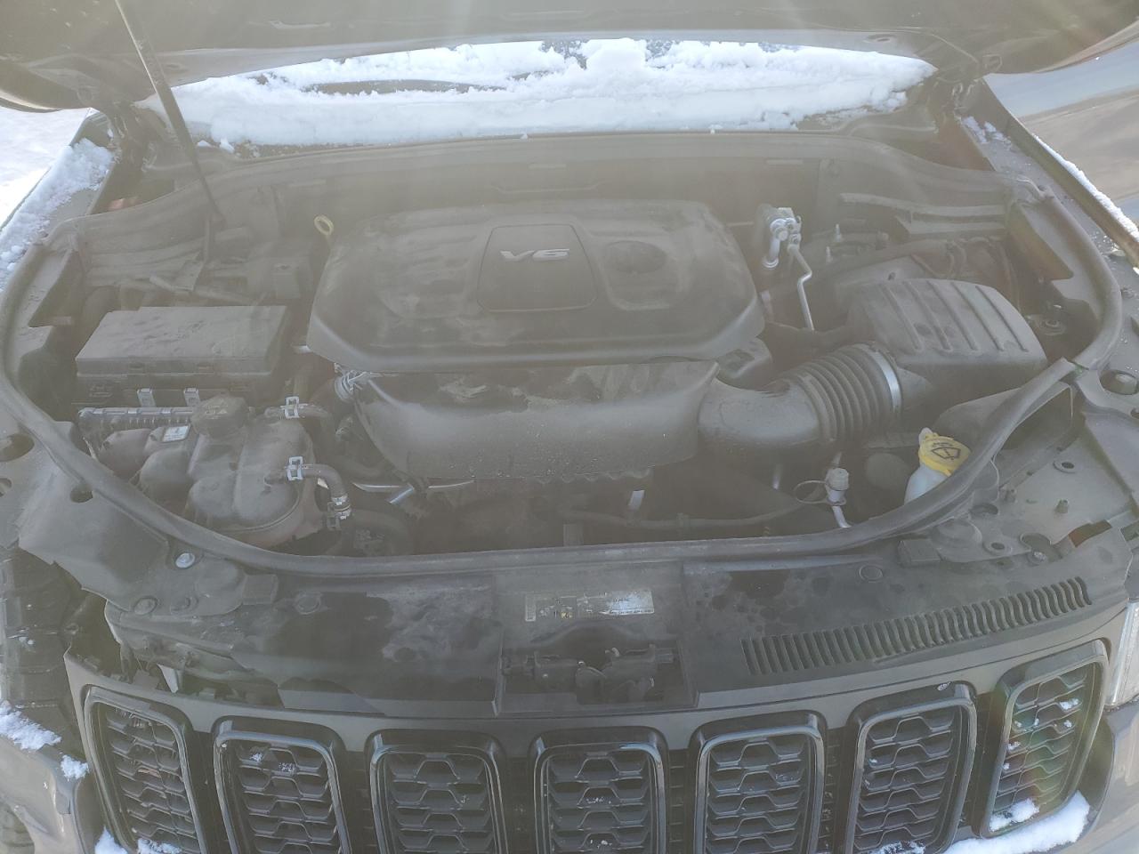 2017 Jeep Grand Cherokee - Image 12