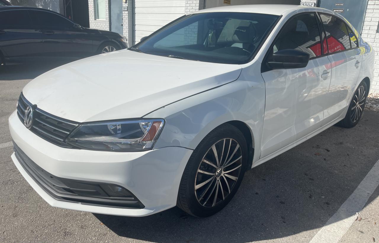 2015 Volkswagen Jetta - Image 2