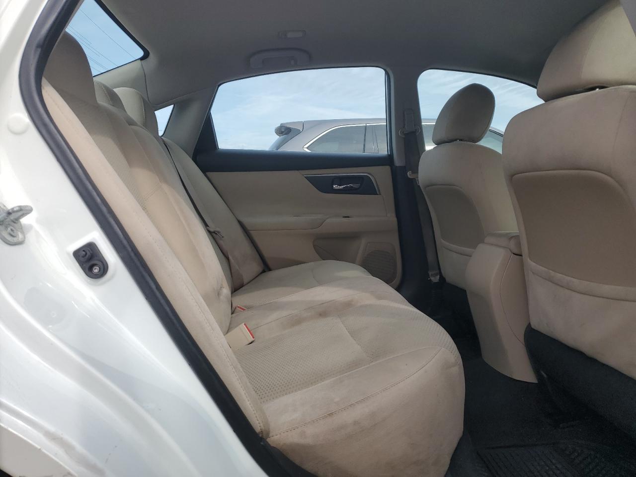 2015 Nissan Altima - Image 10
