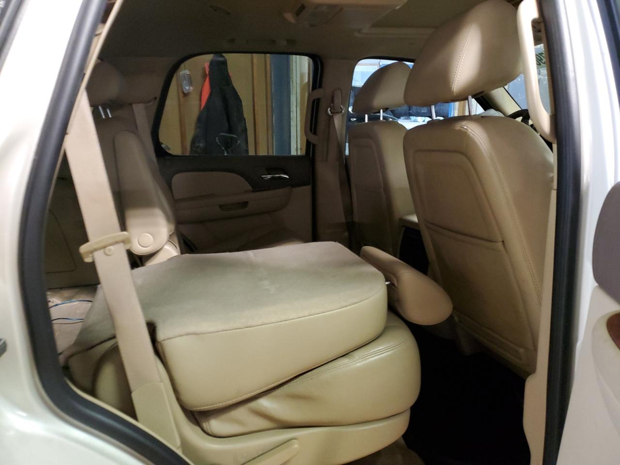 2010 GMC Yukon - Image 10
