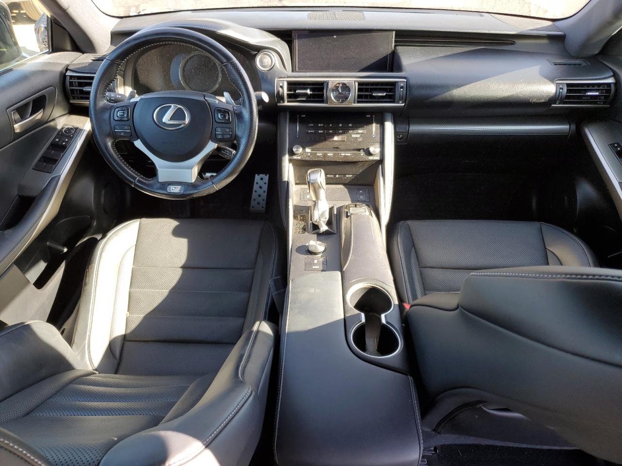 2017 Lexus IS - Image 8