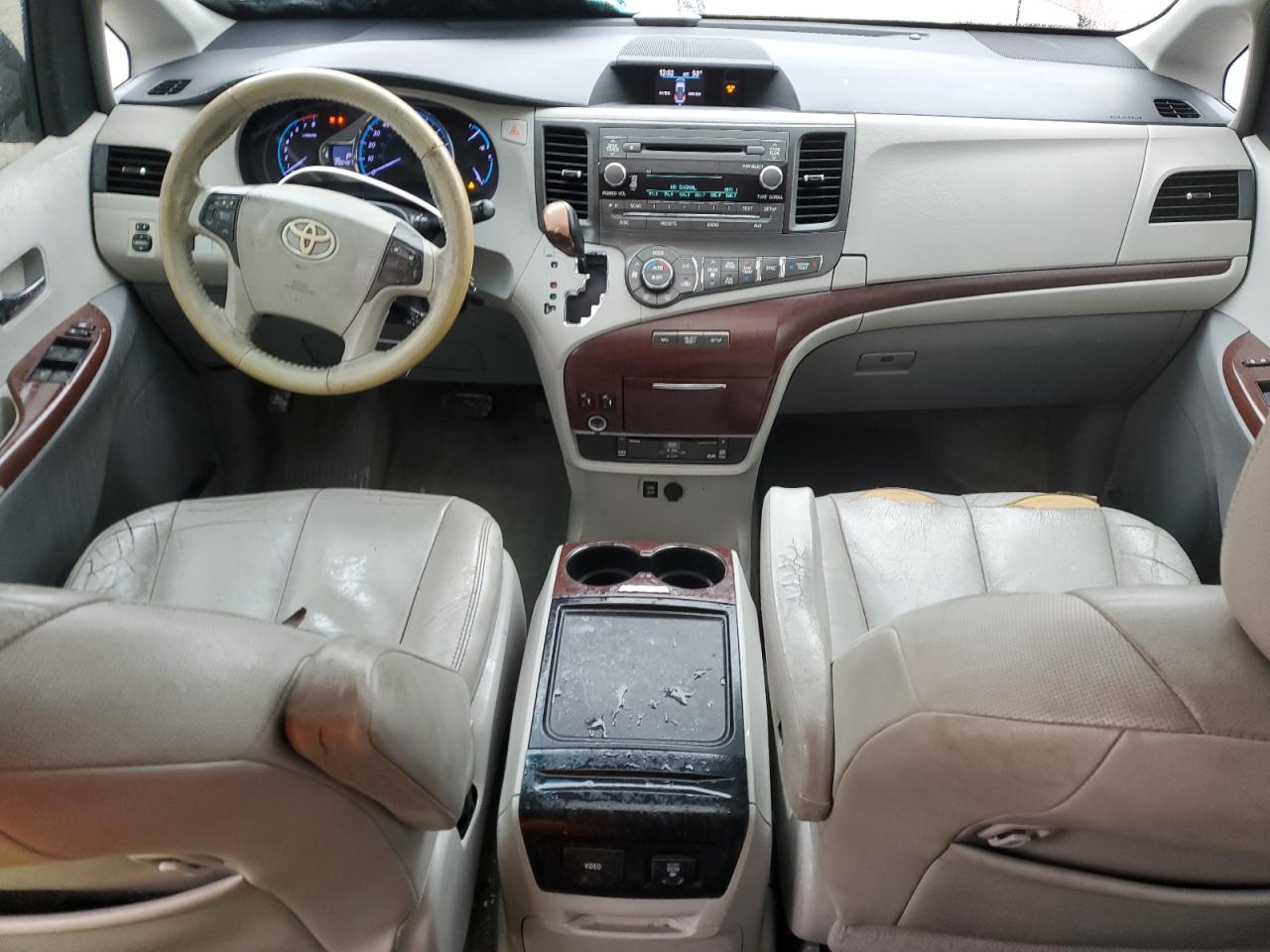 2012 Toyota Sienna - Image 8