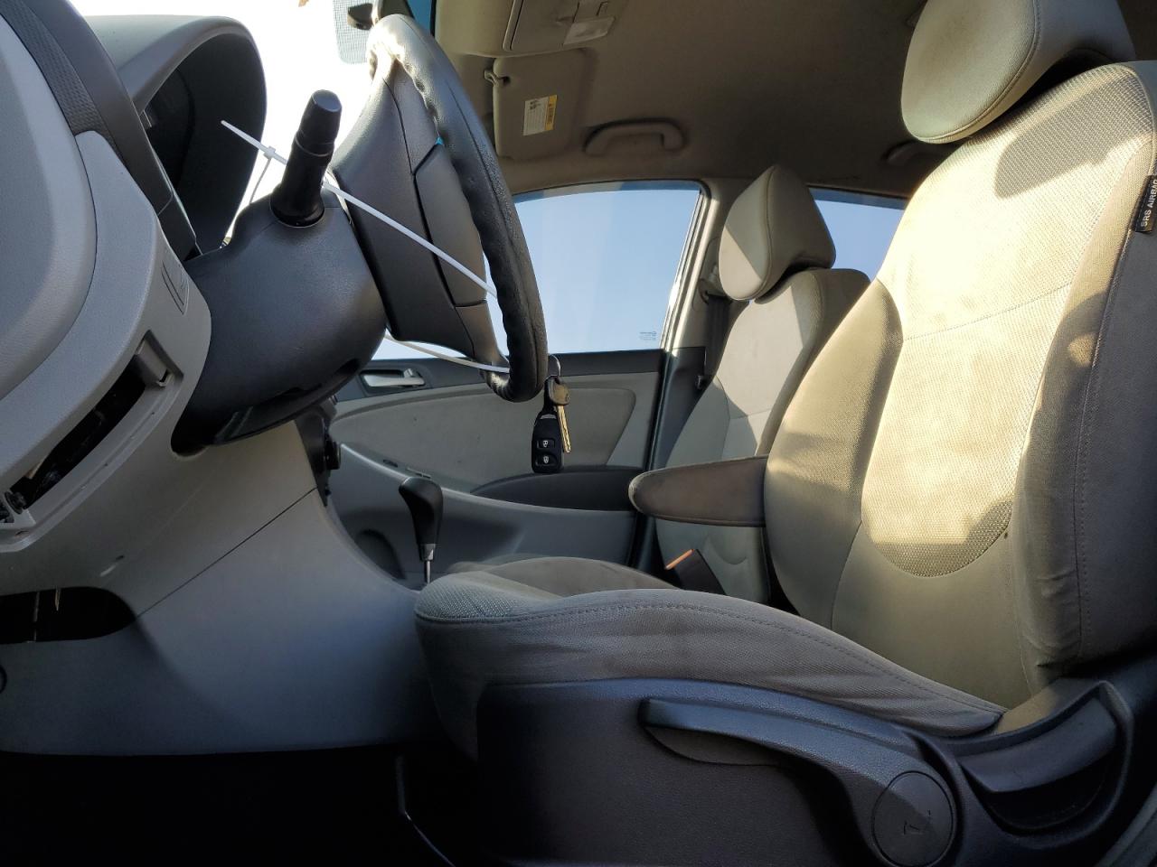 2014 Hyundai Accent - Image 7