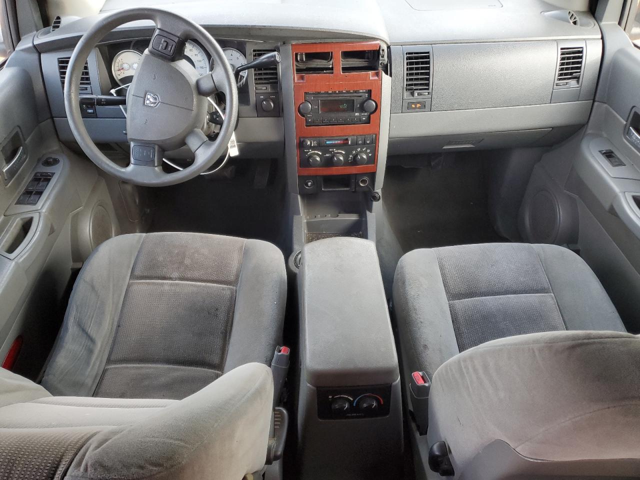 2005 Dodge Durango - Image 8