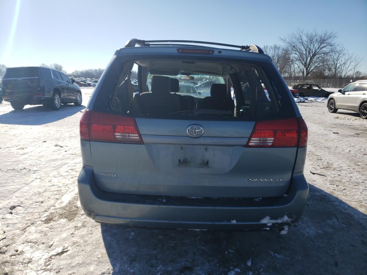 2004 Toyota Sienna - Image 6
