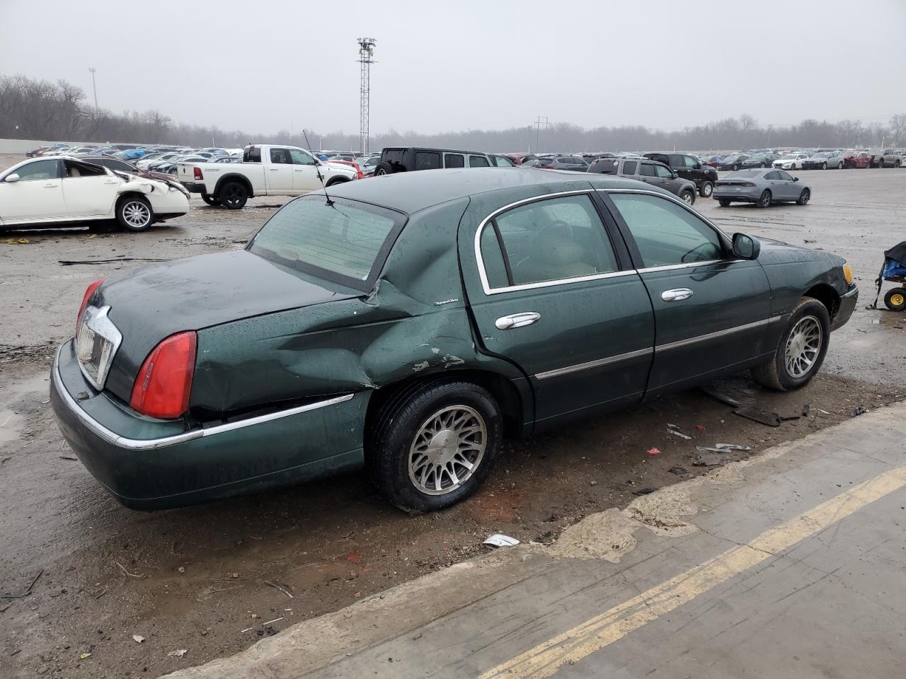 1999 Lincoln Town Car - Image 3
