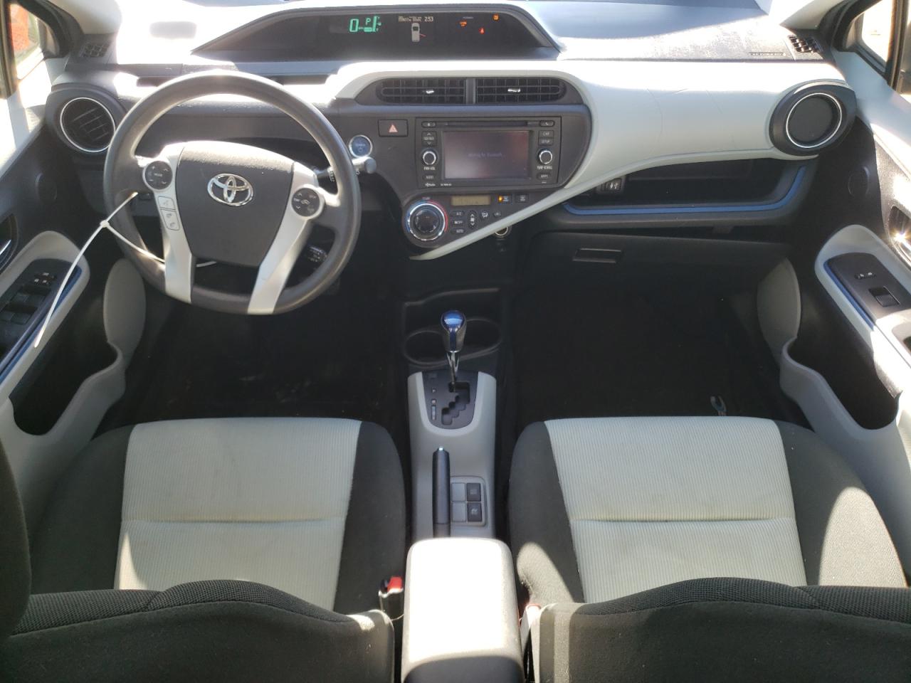 2012 Toyota Prius - Image 8