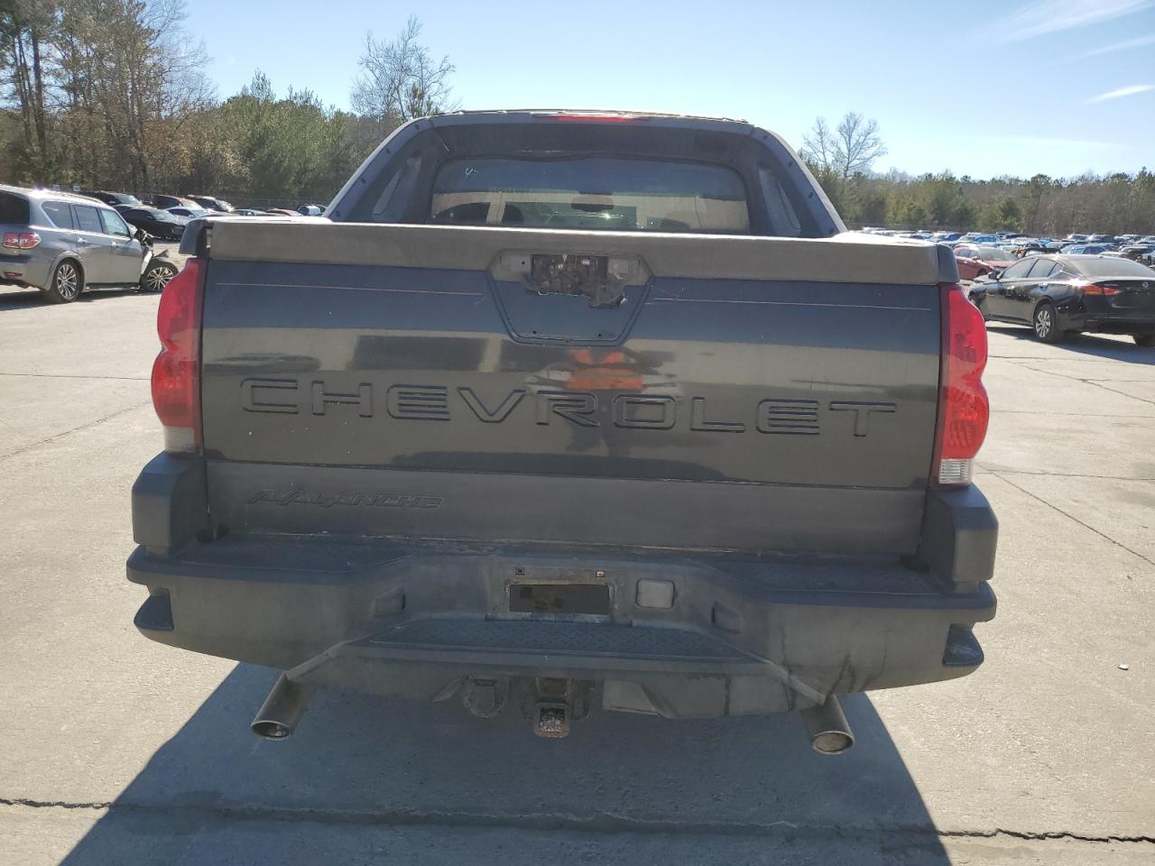 2004 Chevrolet Avalanche - Image 6