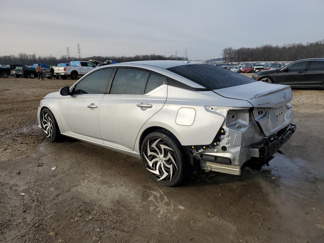 2019 Nissan Altima - Image 2