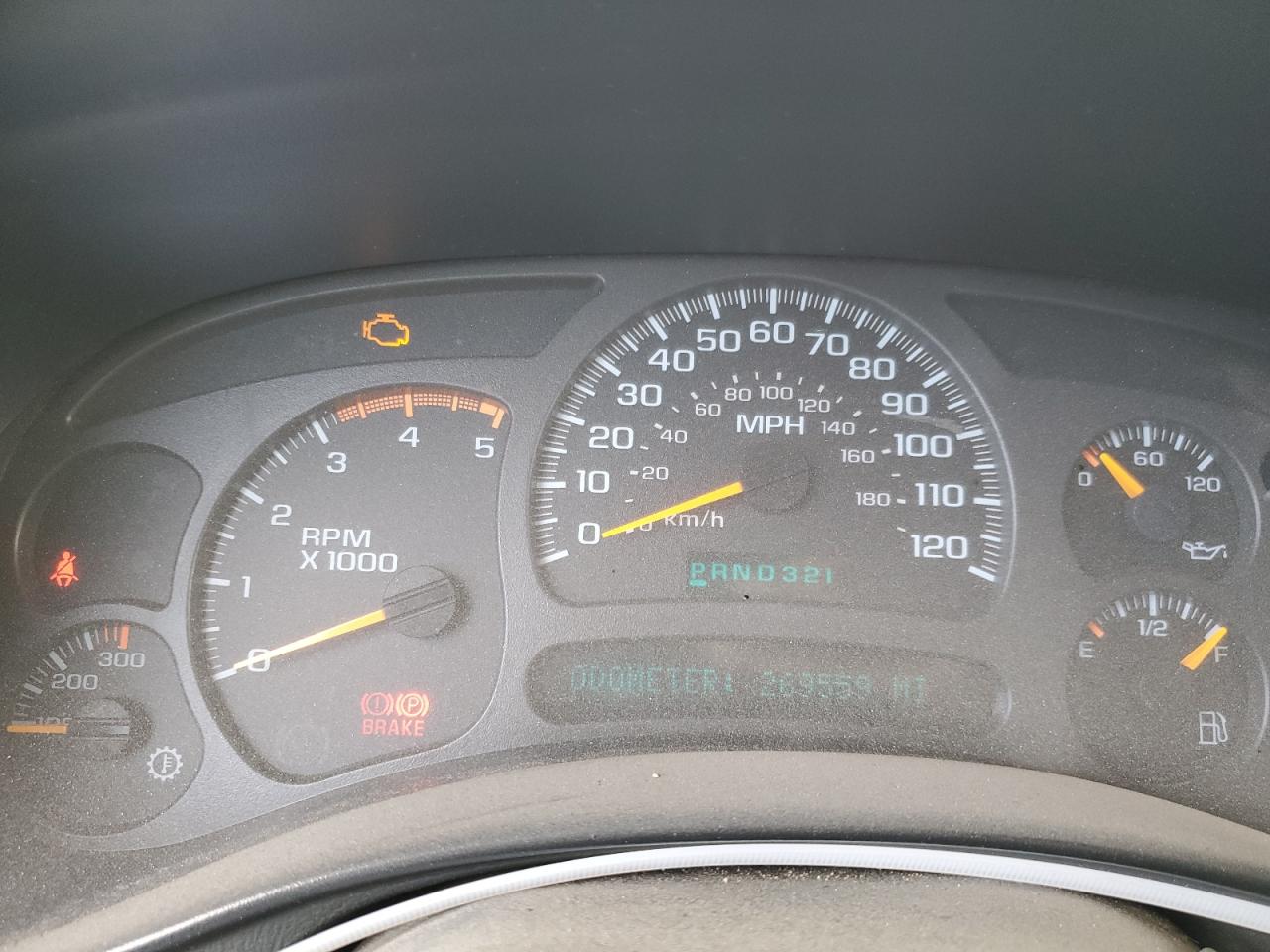 2004 Chevrolet Silverado - Image 9