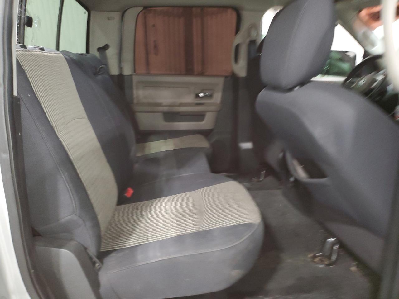 2010 Dodge RAM - Image 11