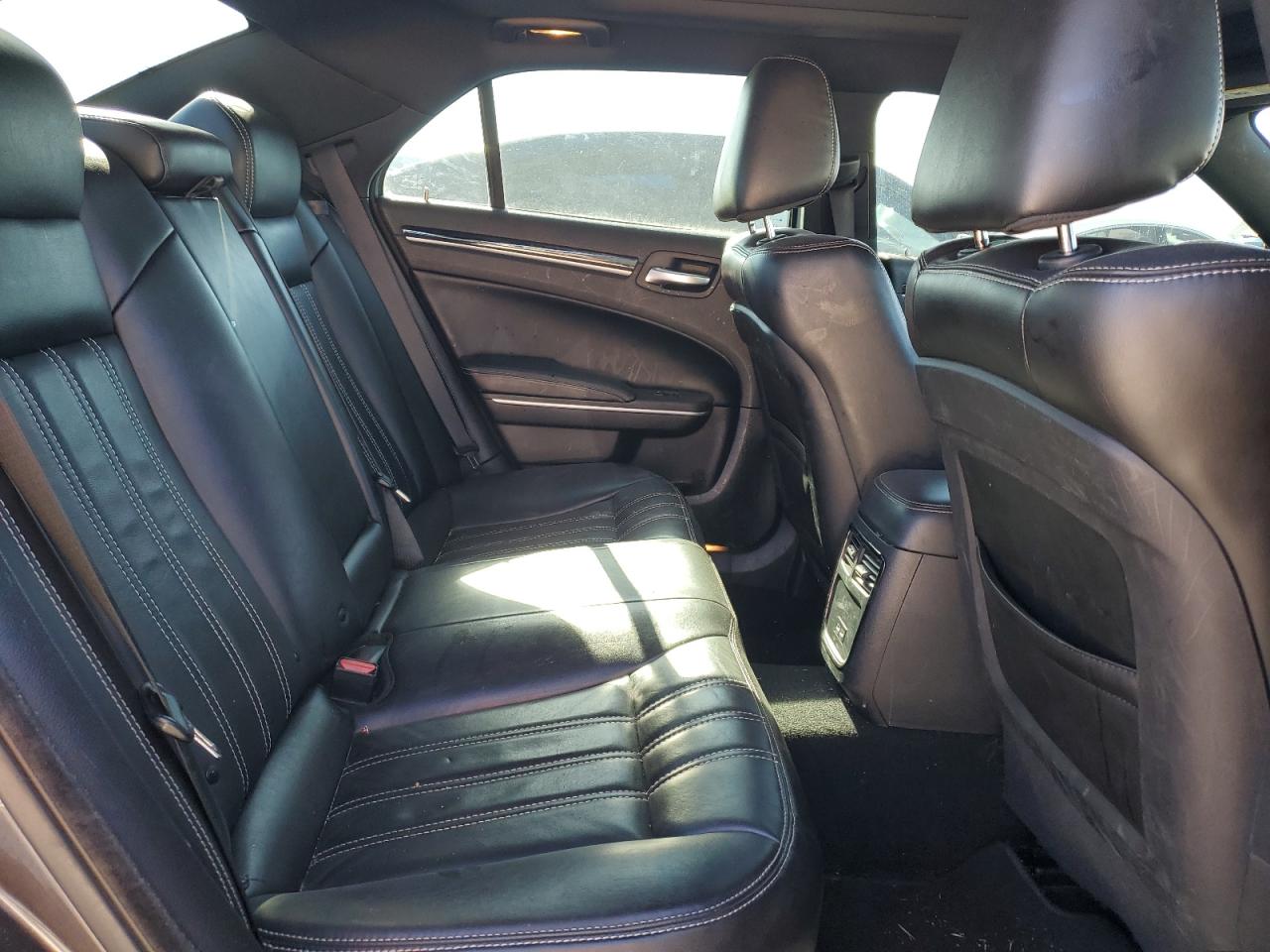 2021 Chrysler 300 - Image 10