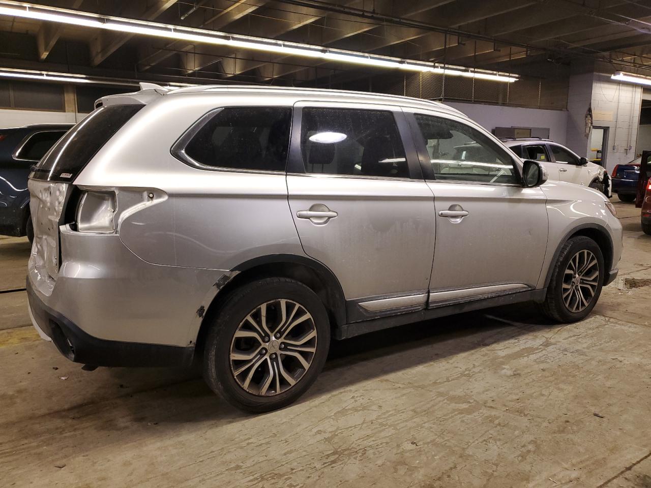 2018 Mitsubishi Outlander - Image 3
