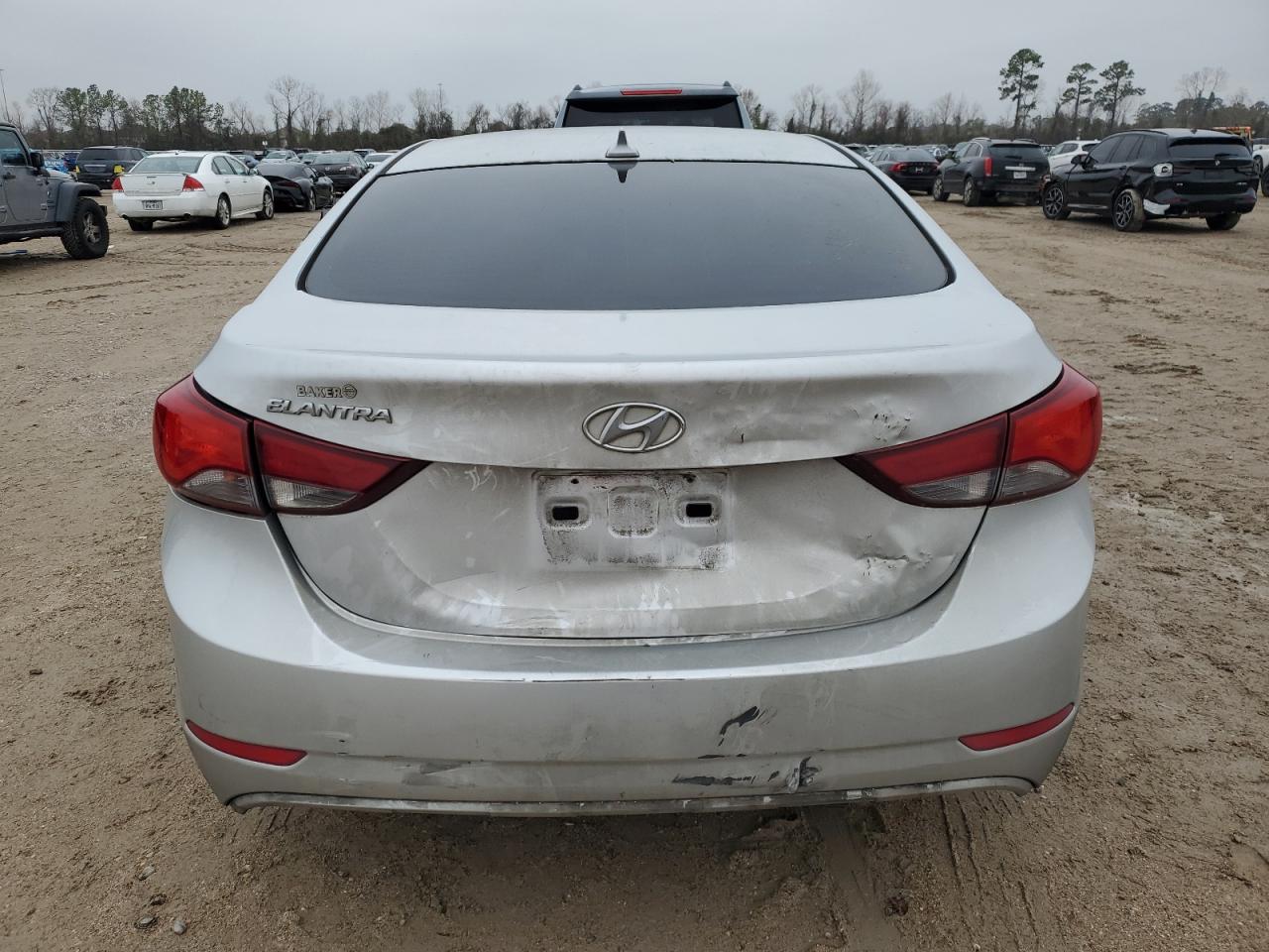 2016 Hyundai Elantra - Image 6