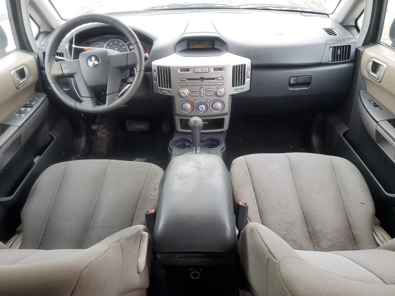 2004 Mitsubishi Endeavor - Image 8