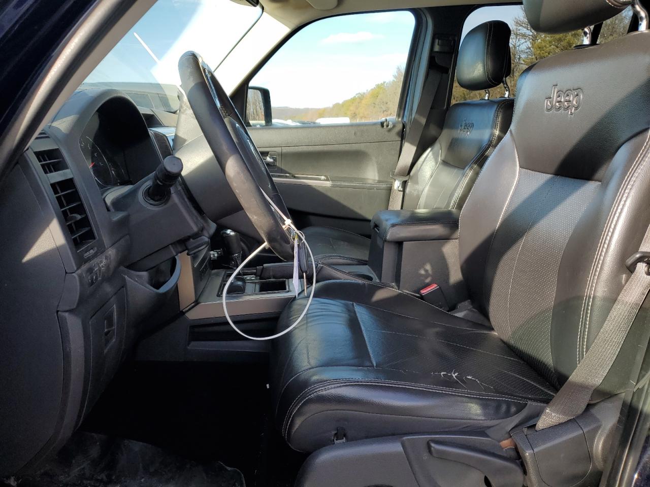2012 Jeep Liberty (North America) - Image 7