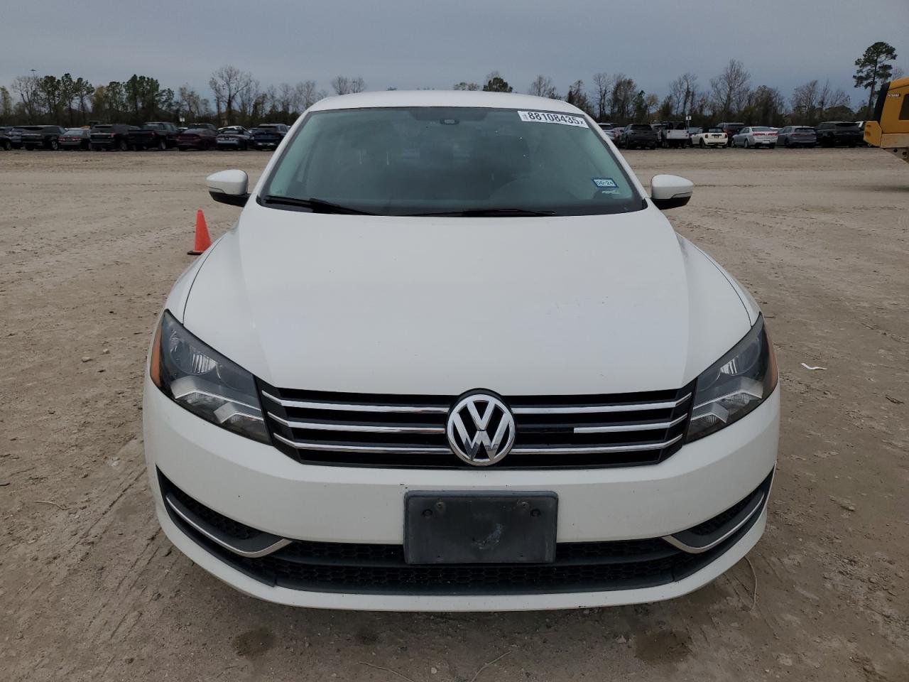 2014 Volkswagen Passat - Image 5