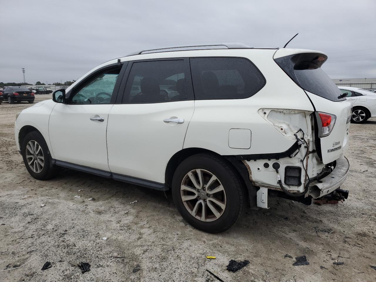2014 Nissan Pathfinder - Image 2