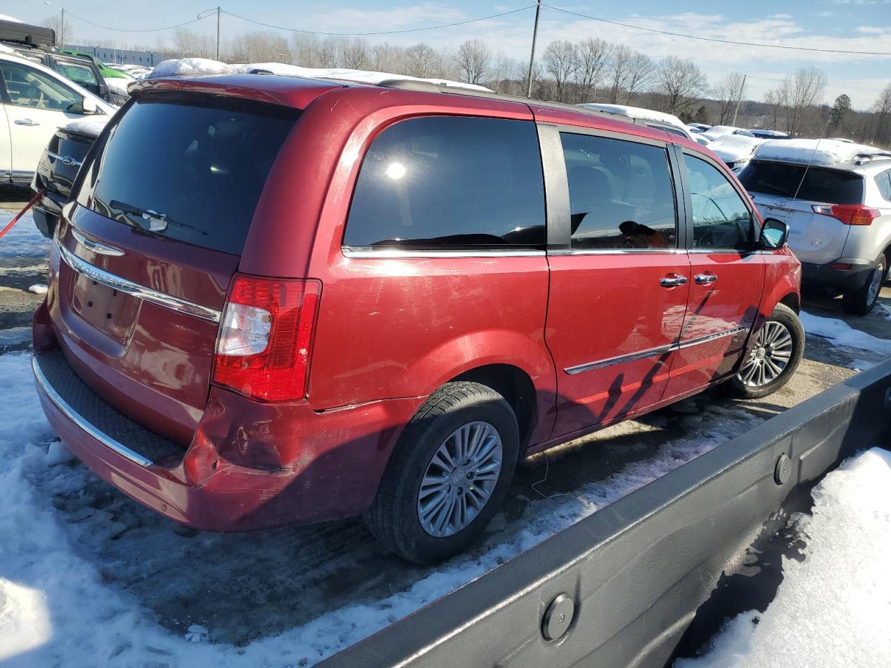 2015 Chrysler Town & Country - Image 3