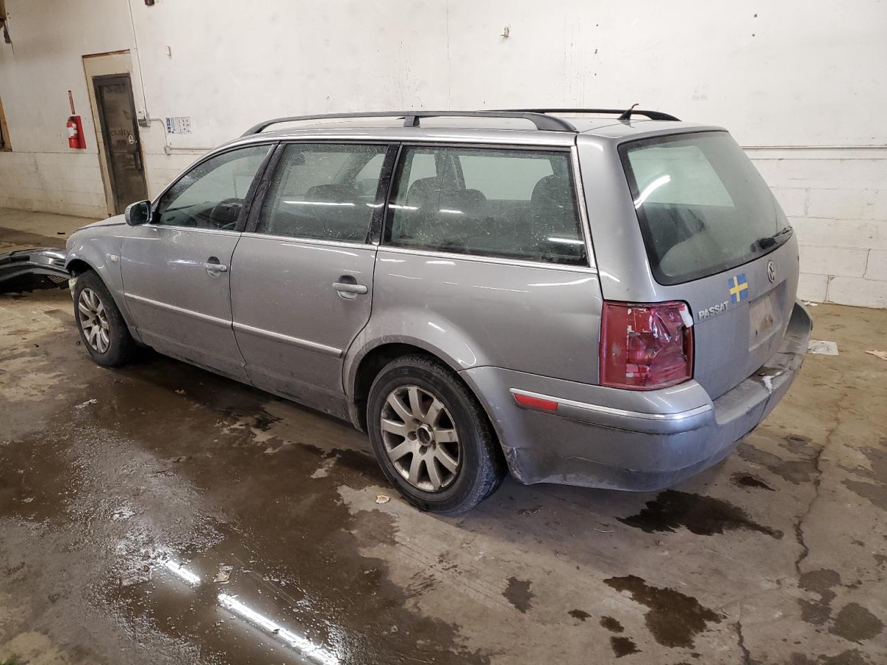 2003 Volkswagen Passat - Image 2