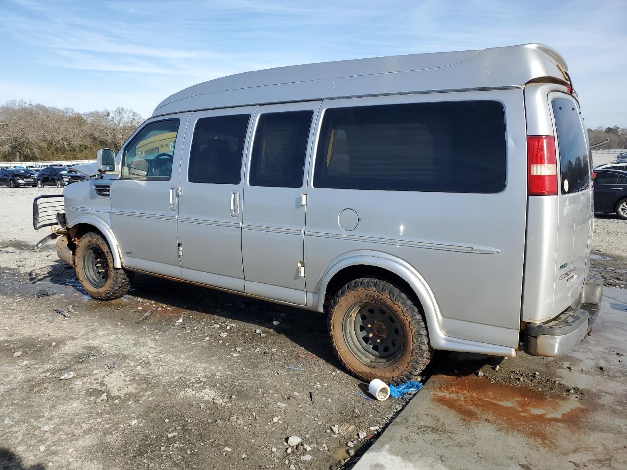 2011 Chevrolet Express - Image 2