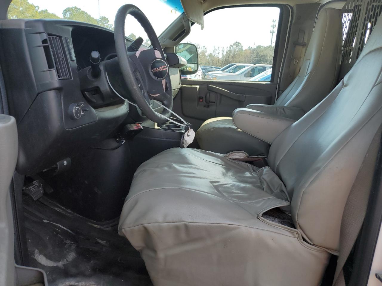 2017 GMC Savana - Image 7