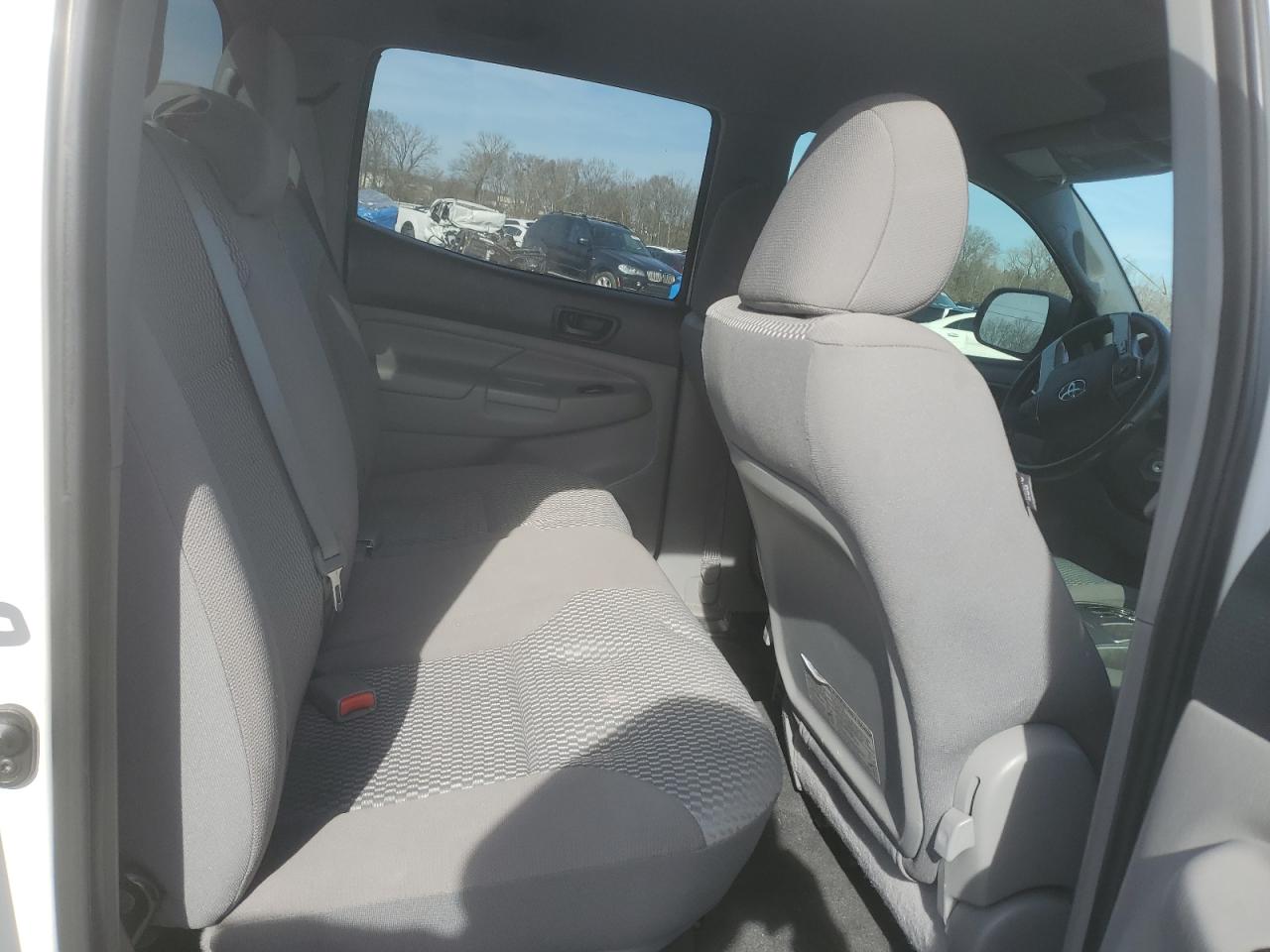 2015 Toyota Tacoma - Image 10