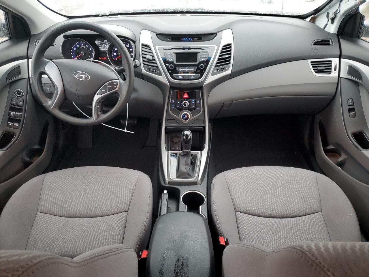 2016 Hyundai Elantra - Image 8