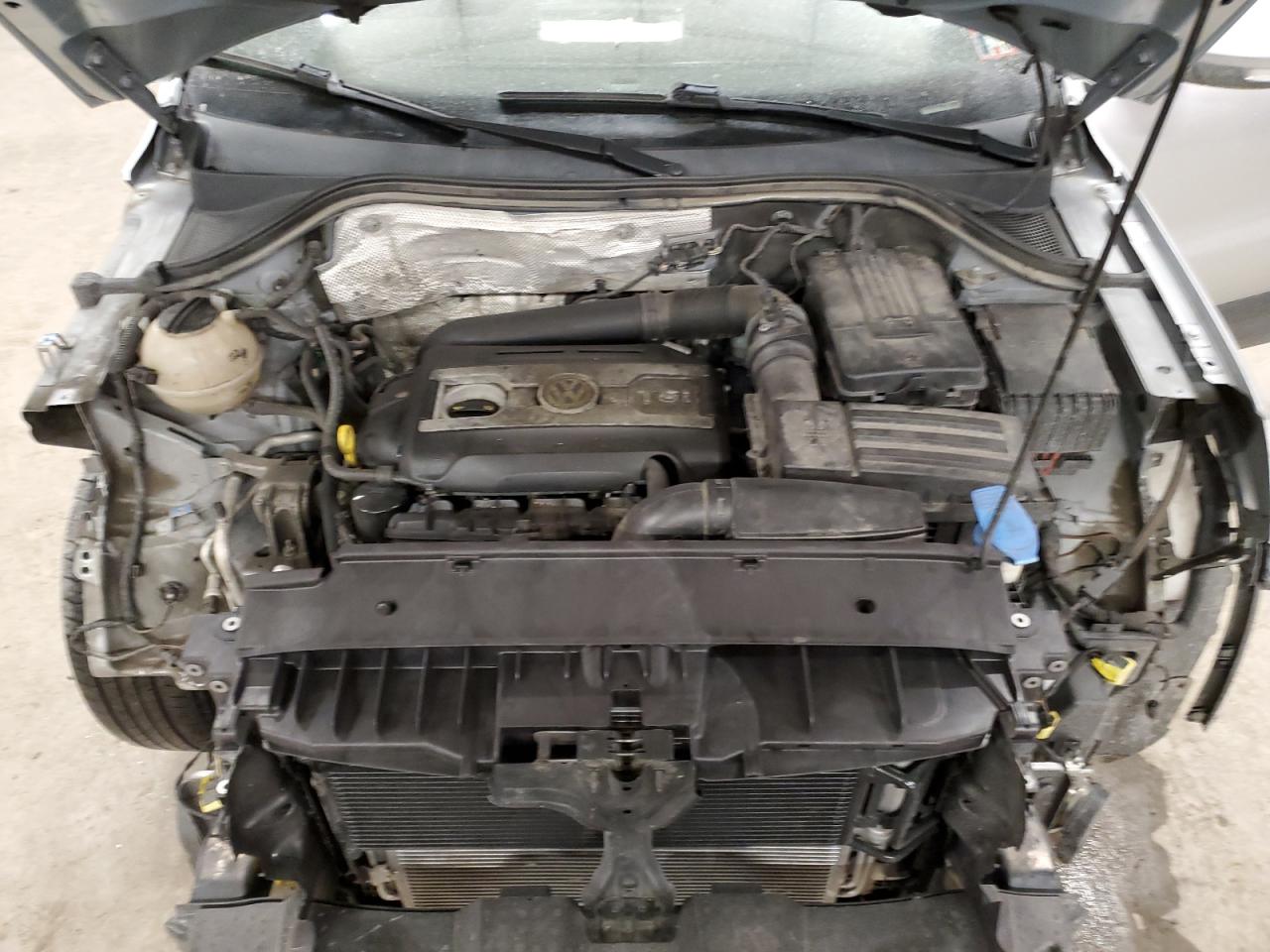 2017 Volkswagen Tiguan - Image 12