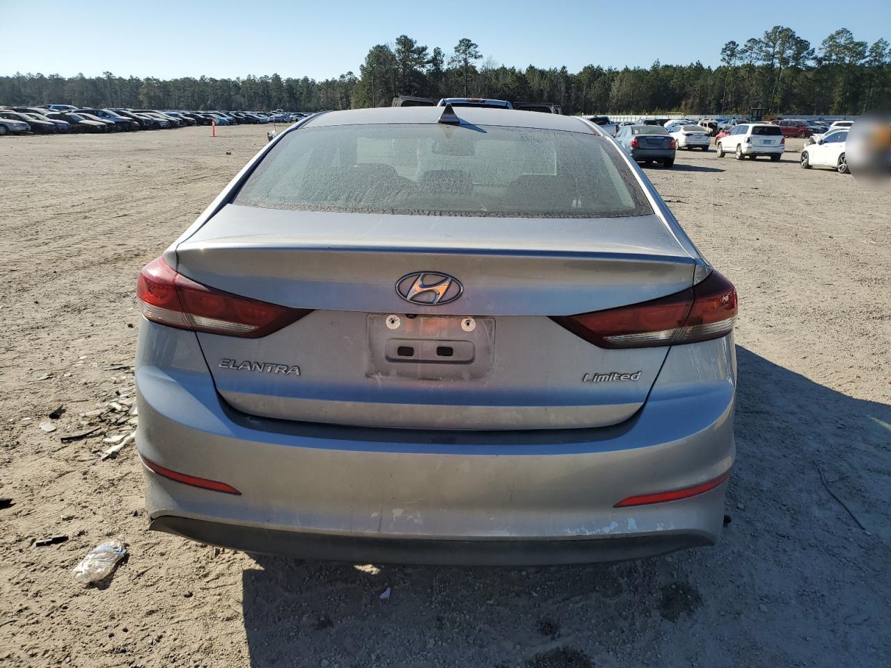 2017 Hyundai Elantra - Image 6