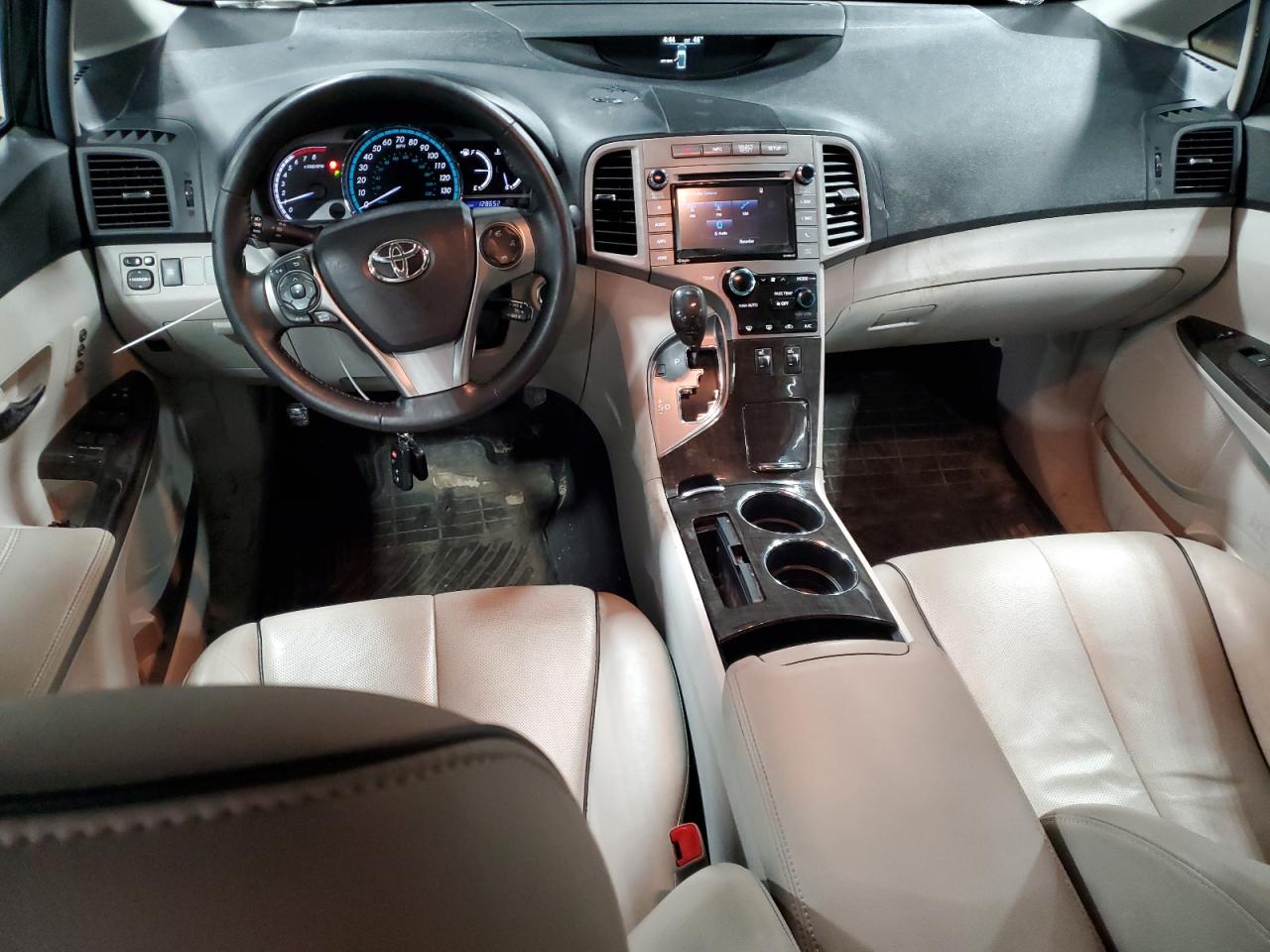2015 Toyota Venza - Image 8